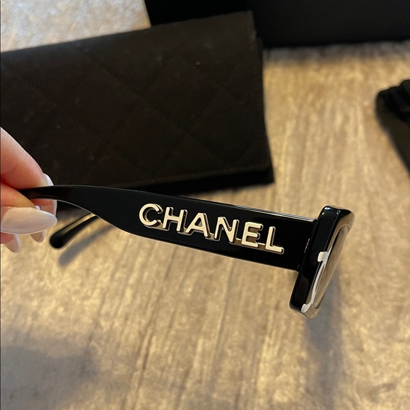 Authentic Chanel sunglasses - Picture 3 of 9